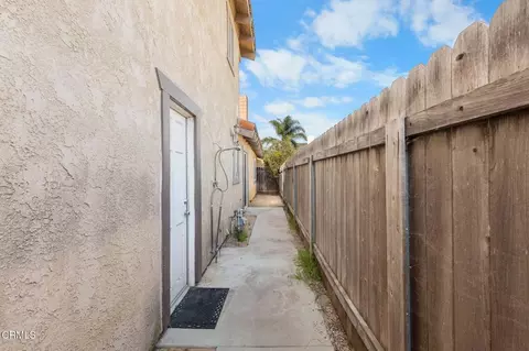 Entry Way - 4910 Oceanaire St, Oxnard, CA 93035 photo 3 of 3