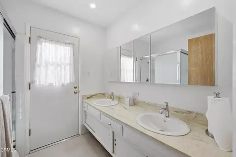 Bath - 1852 Weston Cir, Camarillo, CA 93010 photo 3 of 4