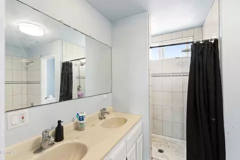 Bath - 123 S Grant, Oxnard, CA 93030 photo 3 of 4