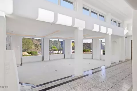 Living - Undisclosed, Oak View, CA 93022 photo 2 of 6