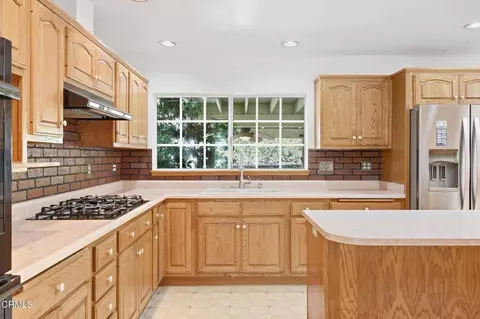 Kitchen - 2713 Grand Ave, Fillmore, CA 93015 photo 5 of 6