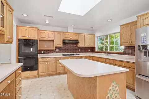 Kitchen - 2713 Grand Ave, Fillmore, CA 93015 photo 3 of 6
