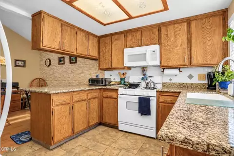 Kitchen - 723 Nandina Pl, Oxnard, CA 93036 photo 1 of 3