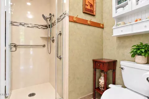 Bath - 723 Nandina Pl, Oxnard, CA 93036 photo 2 of 3