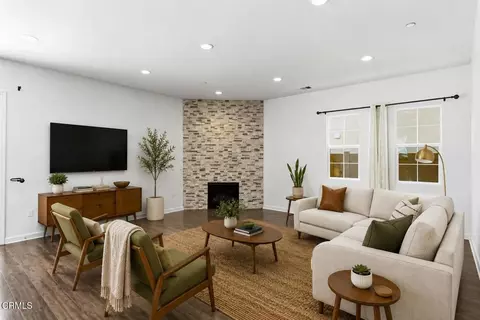 Living - 1600 Mulligan St, Oxnard, CA 93036 photo 8 of 8