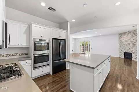 Kitchen - 1600 Mulligan St, Oxnard, CA 93036 photo 4 of 6