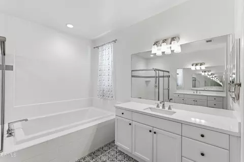 Bath - 1600 Mulligan St, Oxnard, CA 93036 photo 5 of 5