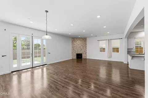 Living - 1600 Mulligan St, Oxnard, CA 93036 photo 2 of 8