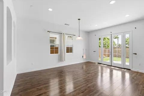 Living - 1600 Mulligan St, Oxnard, CA 93036 photo 4 of 8