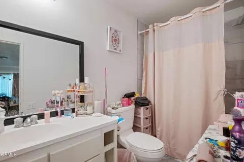 Bath - 4811 Petit Dr, Oxnard, CA 93033 photo 4 of 6