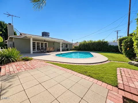16351 Labrador St, North Hills, CA 91343