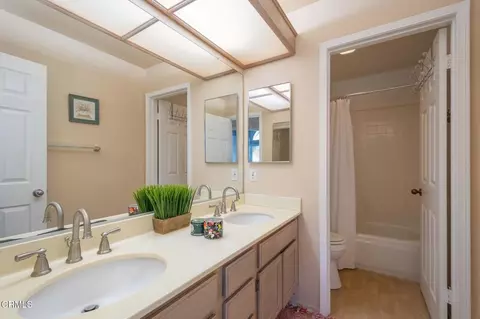 Bath - 1601 Oneida Pl, Oxnard, CA 93030 photo 2 of 2