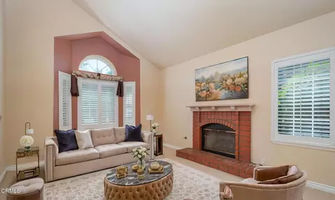 Living - 1601 Oneida Pl, Oxnard, CA 93030 photo 2 of 2