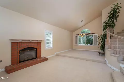 Living - 1601 Oneida Pl, Oxnard, CA 93030 photo 1 of 2