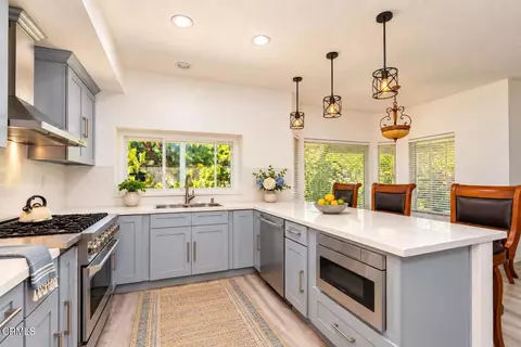 Kitchen - 1601 Oneida Pl, Oxnard, CA 93030 photo 1 of 2