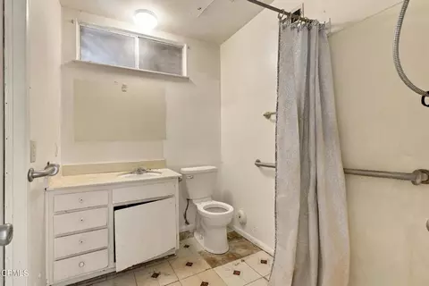 Bath - 1819 La Puerta Ave, Oxnard, CA 93030 photo 2 of 2