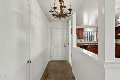 Entry Way - 1819 La Puerta Ave, Oxnard, CA 93030 photo 1 of 2