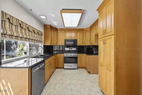 Kitchen - 327 Otono Ct, Camarillo, CA 93012 photo 2 of 3