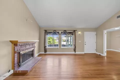 Living - 327 Otono Ct, Camarillo, CA 93012 photo 2 of 12