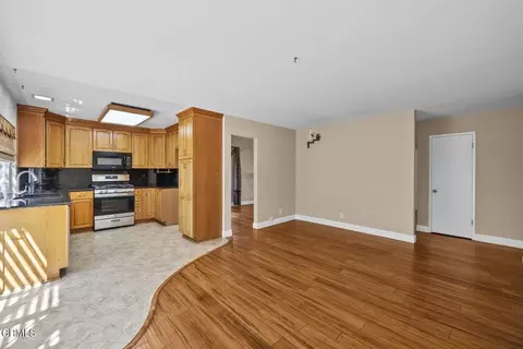 Living - 327 Otono Ct, Camarillo, CA 93012 photo 8 of 12