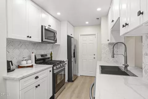 Entry Way - 1262 Gina Dr, Oxnard, CA 93030 photo 2 of 2