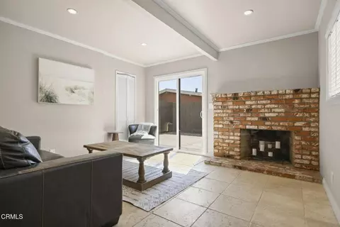 Living - 256 Melrose Dr, Oxnard, CA 93035 photo 1 of 2