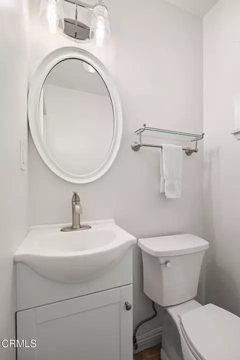 Bath - 256 Melrose Dr, Oxnard, CA 93035 photo 1 of 5