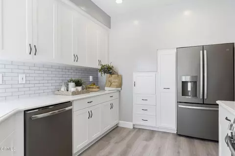 Kitchen - 2238 Bermuda Dunes Pl, Oxnard, CA 93036 photo 2 of 6