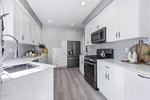 Kitchen - 2238 Bermuda Dunes Pl, Oxnard, CA 93036 photo 6 of 6