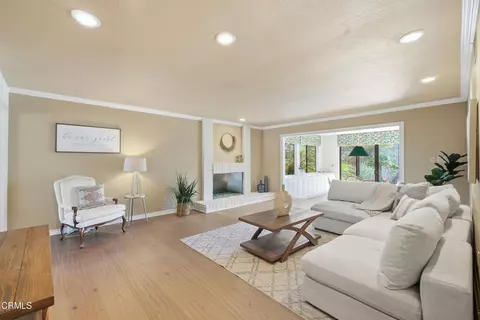 Living - 249 Valley Vista Dr, Camarillo, CA 93010 photo 4 of 5