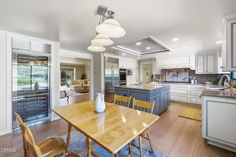 Kitchen - 249 Valley Vista Dr, Camarillo, CA 93010 photo 2 of 3