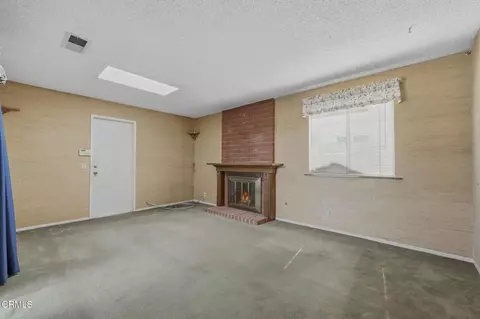 Living - 2110 Pamela St, Oxnard, CA 93036 photo 6 of 9