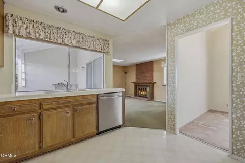 Kitchen - 2110 Pamela St, Oxnard, CA 93036 photo 7 of 9