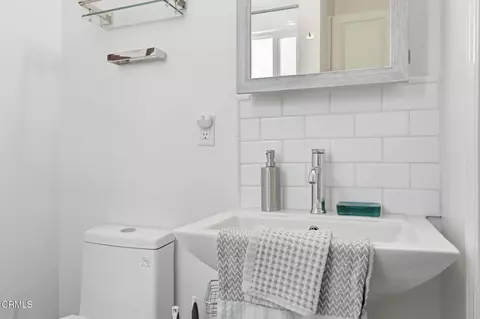 Bath - 1387 Vallecito Rd, Carpinteria, CA 93013 photo 2 of 4