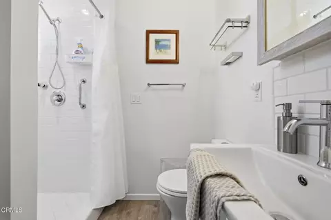 Bath - 1387 Vallecito Rd, Carpinteria, CA 93013 photo 3 of 4