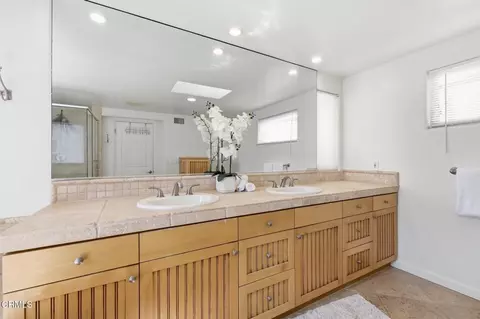 Bath - 4029 Sunset Ln, Oxnard, CA 93035 photo 1 of 8