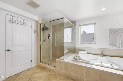 Bath - 4029 Sunset Ln, Oxnard, CA 93035 photo 4 of 8