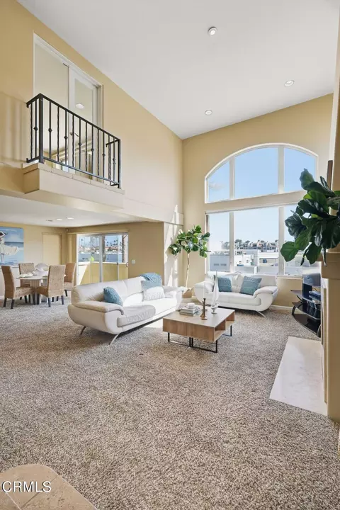 Living - 4029 Sunset Ln, Oxnard, CA 93035 photo 5 of 5