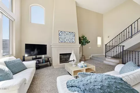 Living - 4029 Sunset Ln, Oxnard, CA 93035 photo 2 of 5