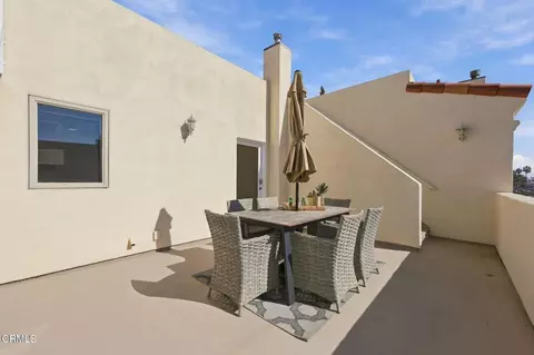 Exterior - 4029 Sunset Ln, Oxnard, CA 93035 photo 5 of 12
