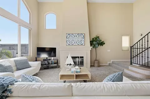 Living - 4029 Sunset Ln, Oxnard, CA 93035 photo 3 of 5