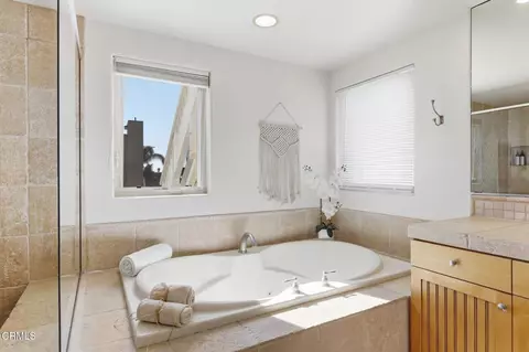 Bath - 4029 Sunset Ln, Oxnard, CA 93035 photo 3 of 8