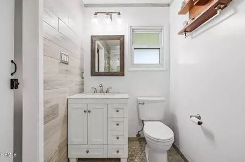 Bath - 3899 Maple St, Ventura, CA 93003 photo 2 of 4