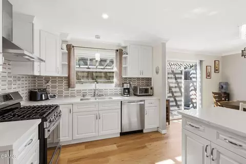 Kitchen - 3899 Maple St, Ventura, CA 93003 photo 5 of 6