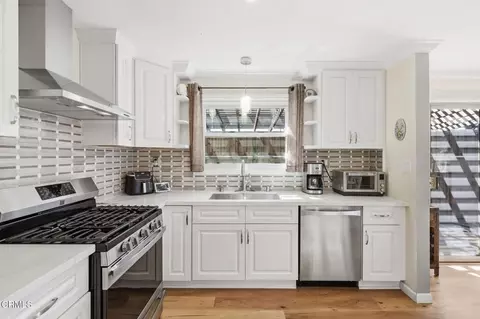 Kitchen - 3899 Maple St, Ventura, CA 93003 photo 4 of 6