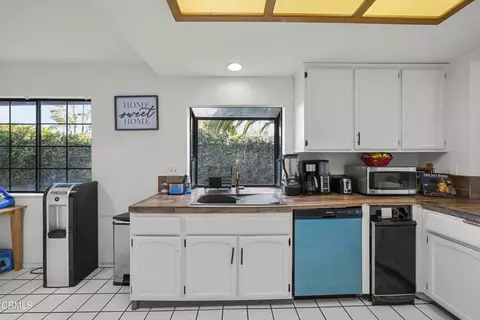 Kitchen - 2930 Windward Way, Oxnard, CA 93035 photo 4 of 8