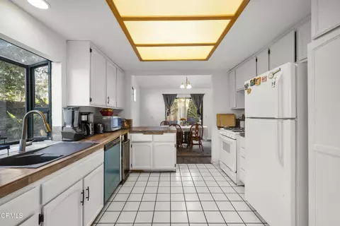 Kitchen - 2930 Windward Way, Oxnard, CA 93035 photo 3 of 8