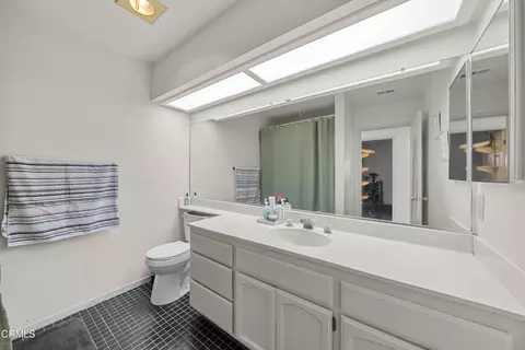 Bath - 2930 Windward Way, Oxnard, CA 93035 photo 1 of 4