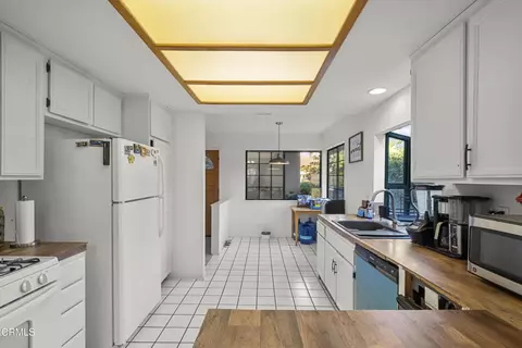 Kitchen - 2930 Windward Way, Oxnard, CA 93035 photo 7 of 8