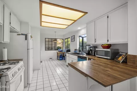Kitchen - 2930 Windward Way, Oxnard, CA 93035 photo 5 of 8